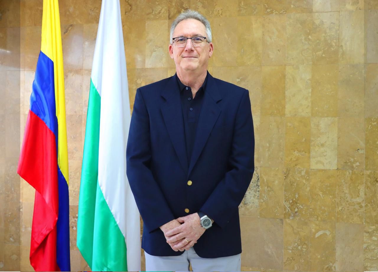 Luis Fernando Begué, chaleco negro