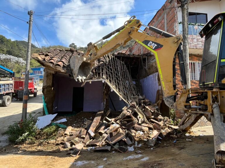 Antioquia derriba dos nuevos inmuebles focos de  inseguridad