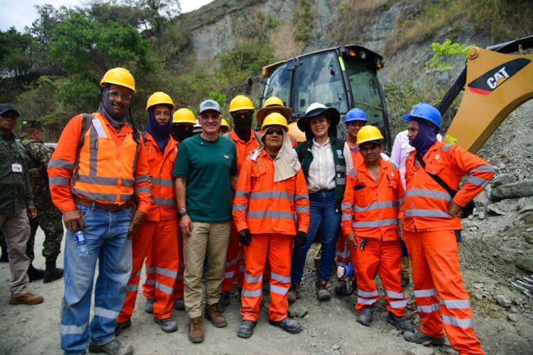 pavimentación de la  vía Liborina – Sabanalarga 